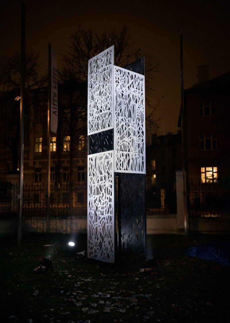 Černá věž, Black Tower, kov, metal, 500 x 100 x 100 cm, 2018